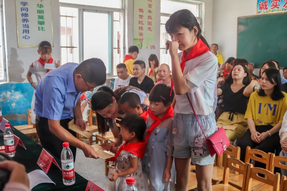 发展助扶结对爱心助学活动