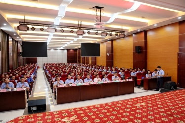 初心不变 实干为先 | 人生就是博手机版纸业隆沉召开2022年半年度总结赞美大会