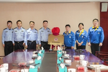 “人生就是博手机版网安警务室”挂牌成立，警企联动保险网络安全